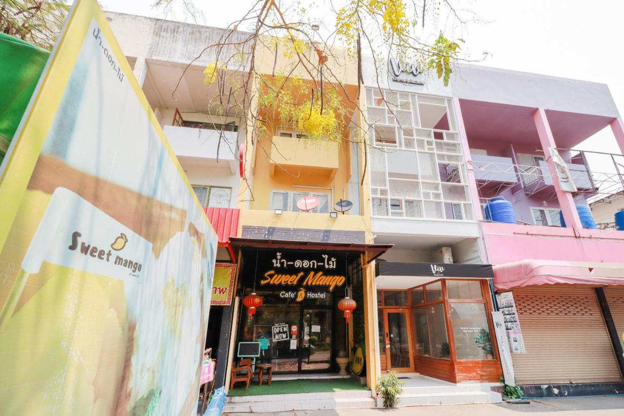 Oyo 743 Sweet Mango Cafe And Hostel Chiang Mai Exterior foto